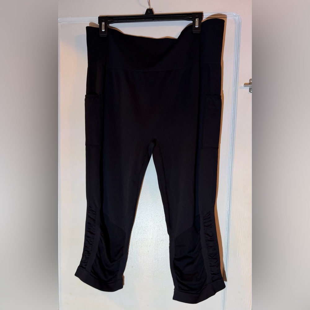 UC - under control Black High-Waisted cropped Leggings. Tummy control. 2X